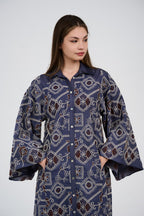 فستان/عباية قميص ماكسي تطريز  بأكمام واسعة وأزرار أمامية

