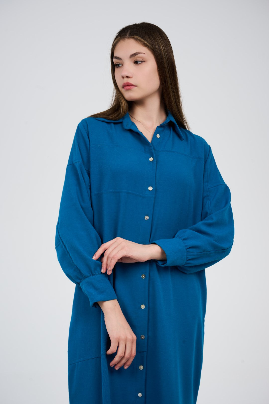 فستان قميص طويل بأزرار أمامية 