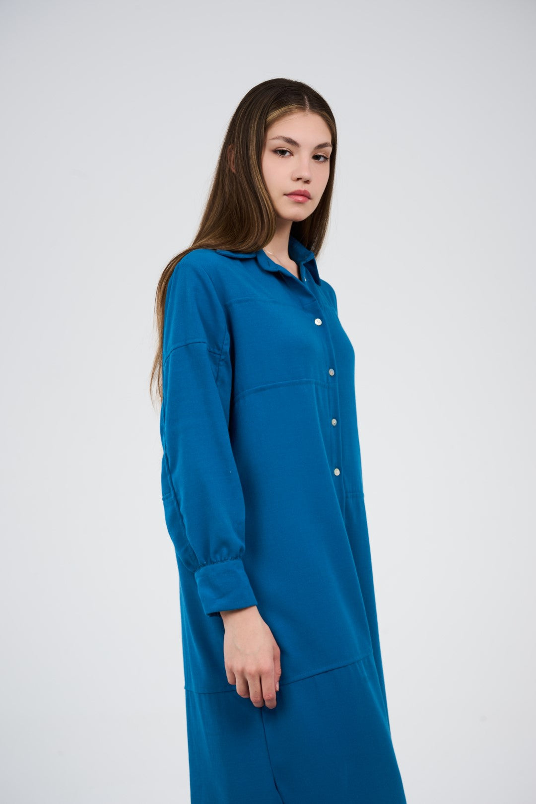 فستان قميص طويل بأزرار أمامية 