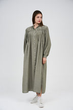 فستان قميص ماكسي مخطط بأزرار أمامية