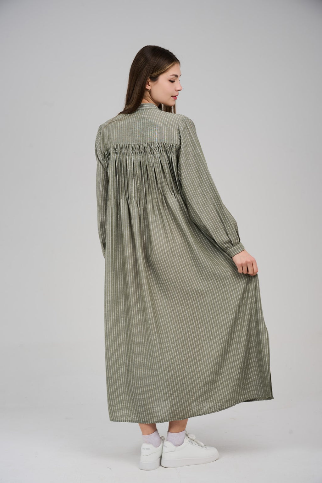 فستان قميص ماكسي مخطط بأزرار أمامية