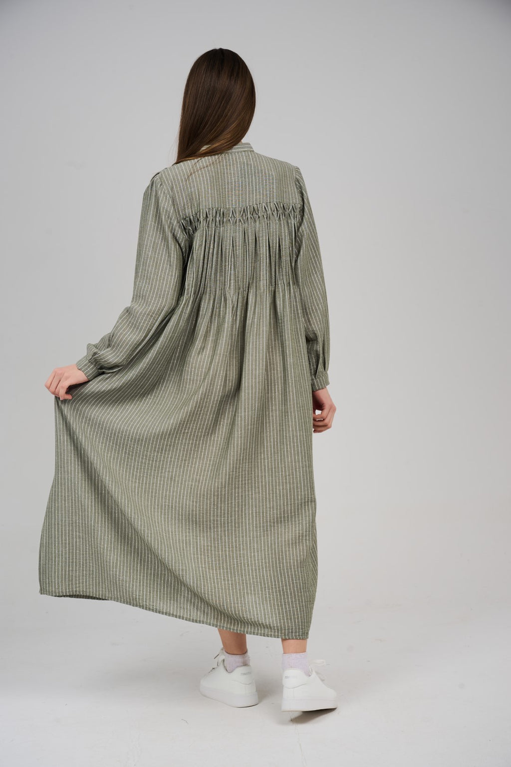 فستان قميص ماكسي مخطط بأزرار أمامية