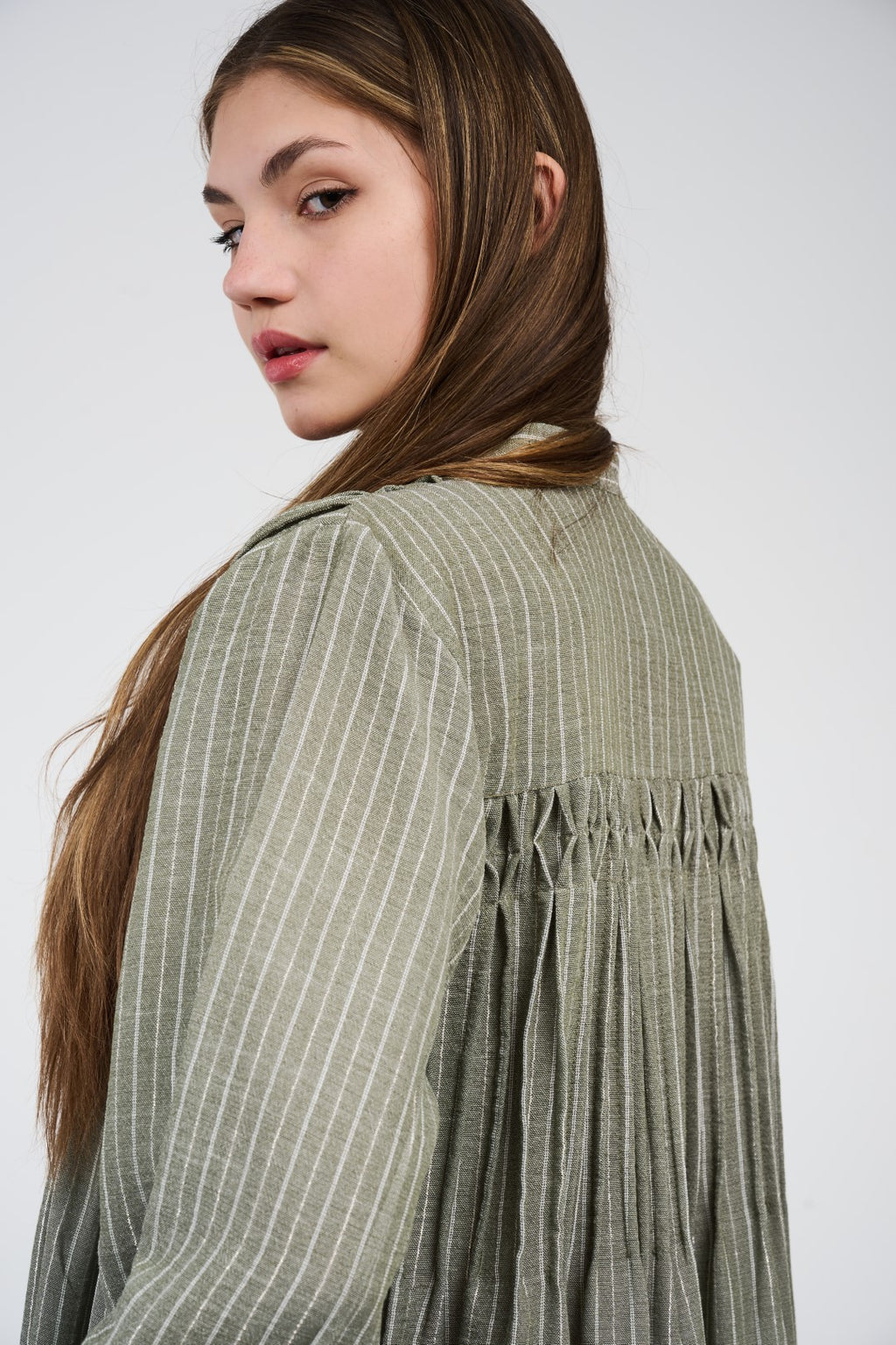 فستان قميص ماكسي مخطط بأزرار أمامية