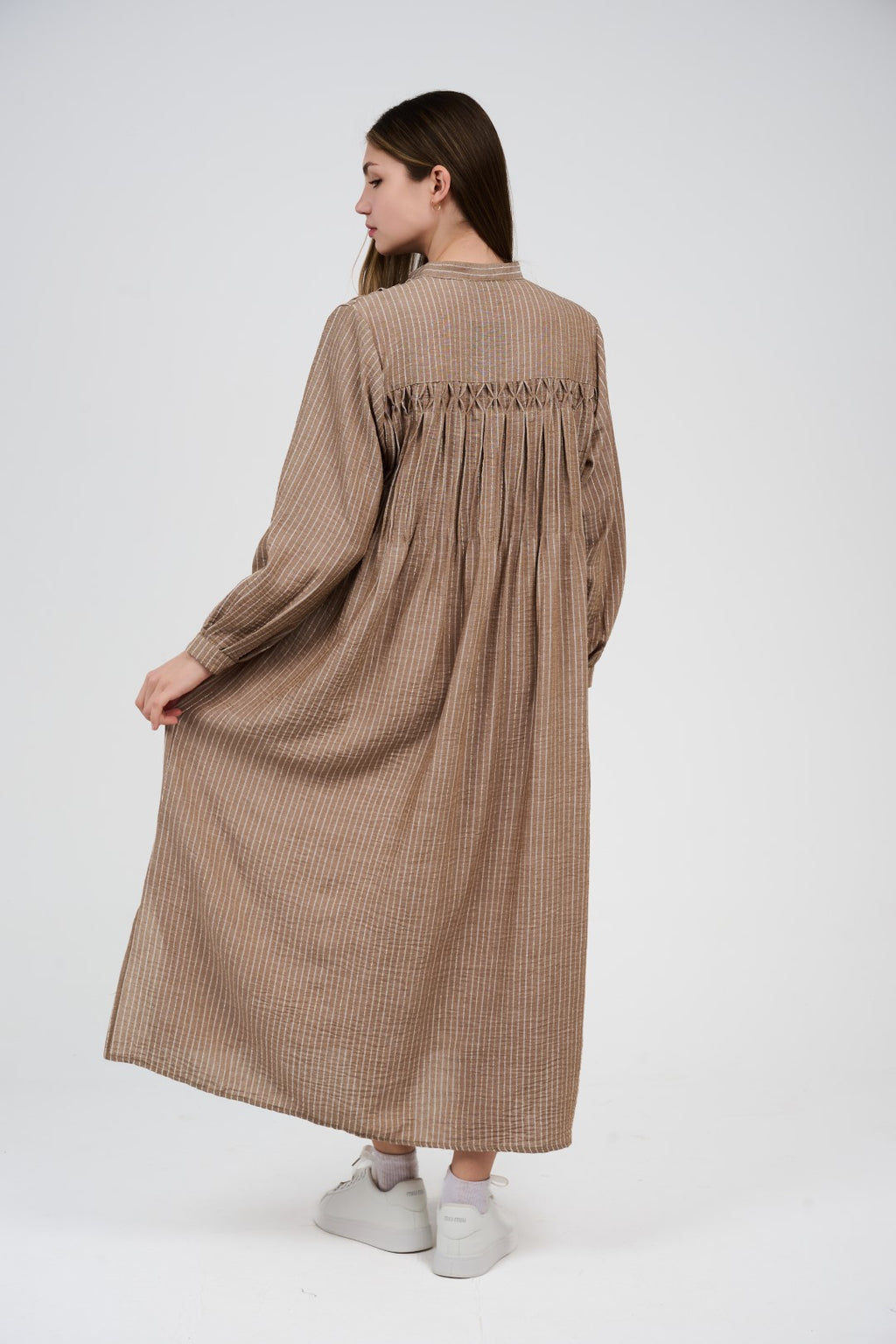 فستان قميص ماكسي مخطط بأزرار أمامية