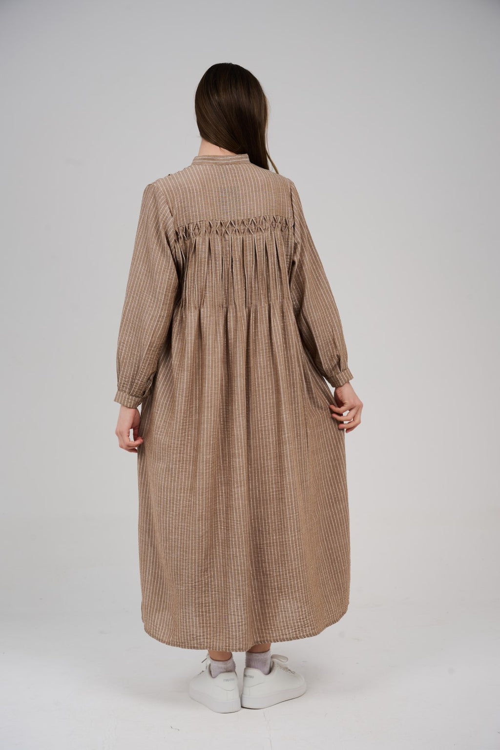 فستان قميص ماكسي مخطط بأزرار أمامية