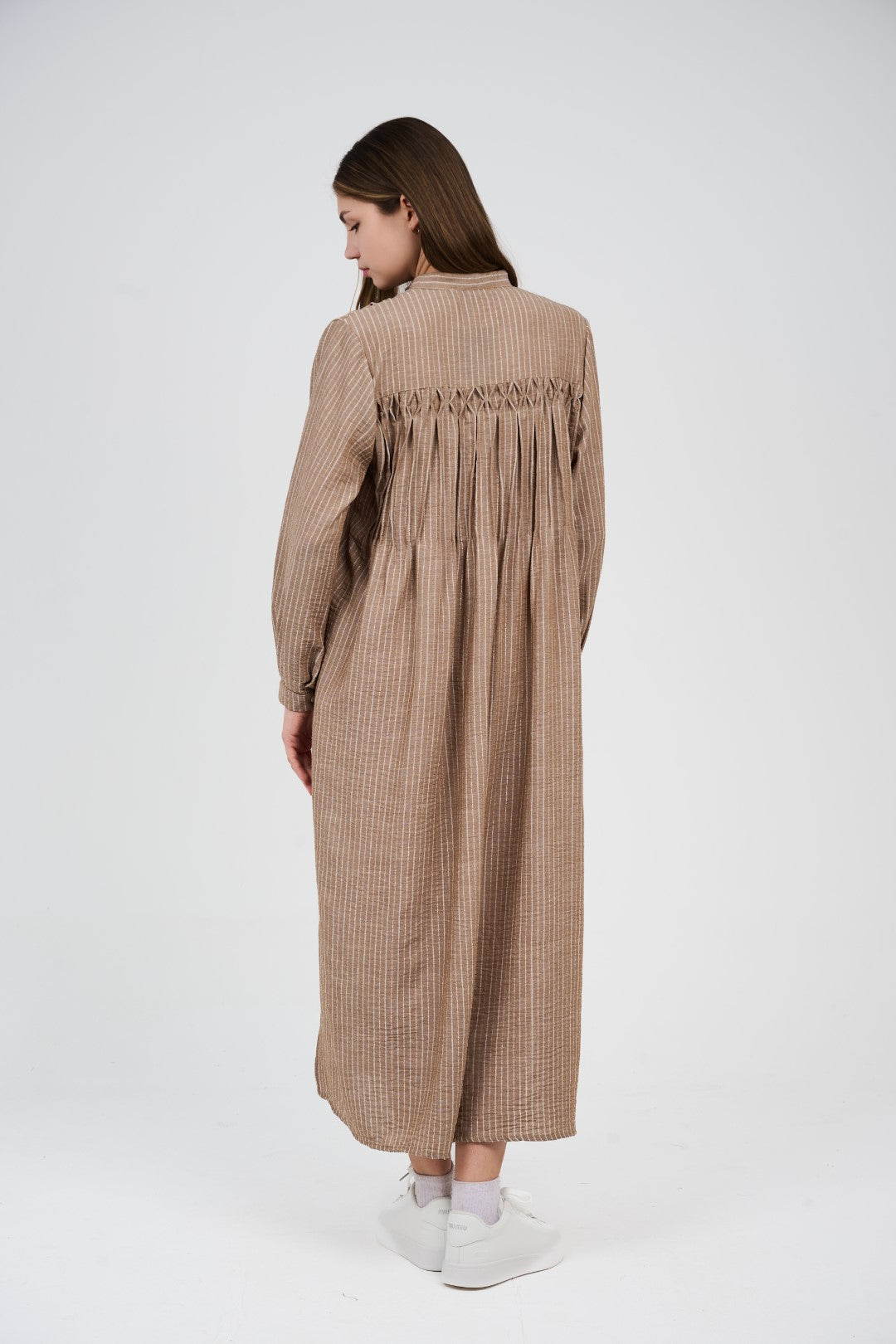 فستان قميص ماكسي مخطط بأزرار أمامية