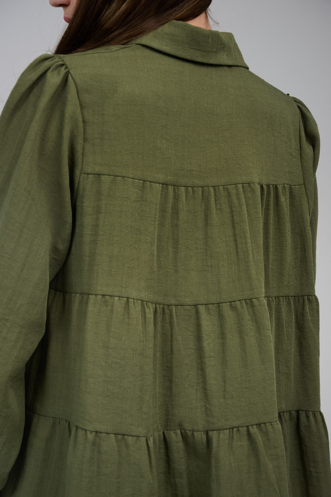 بلوزة طبقات واسعة بأزرار أمامية