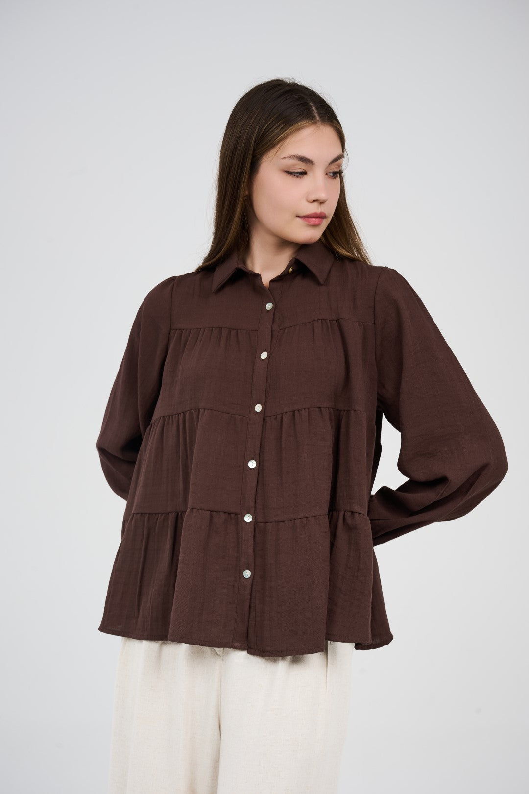 بلوزة طبقات واسعة بأزرار أمامية