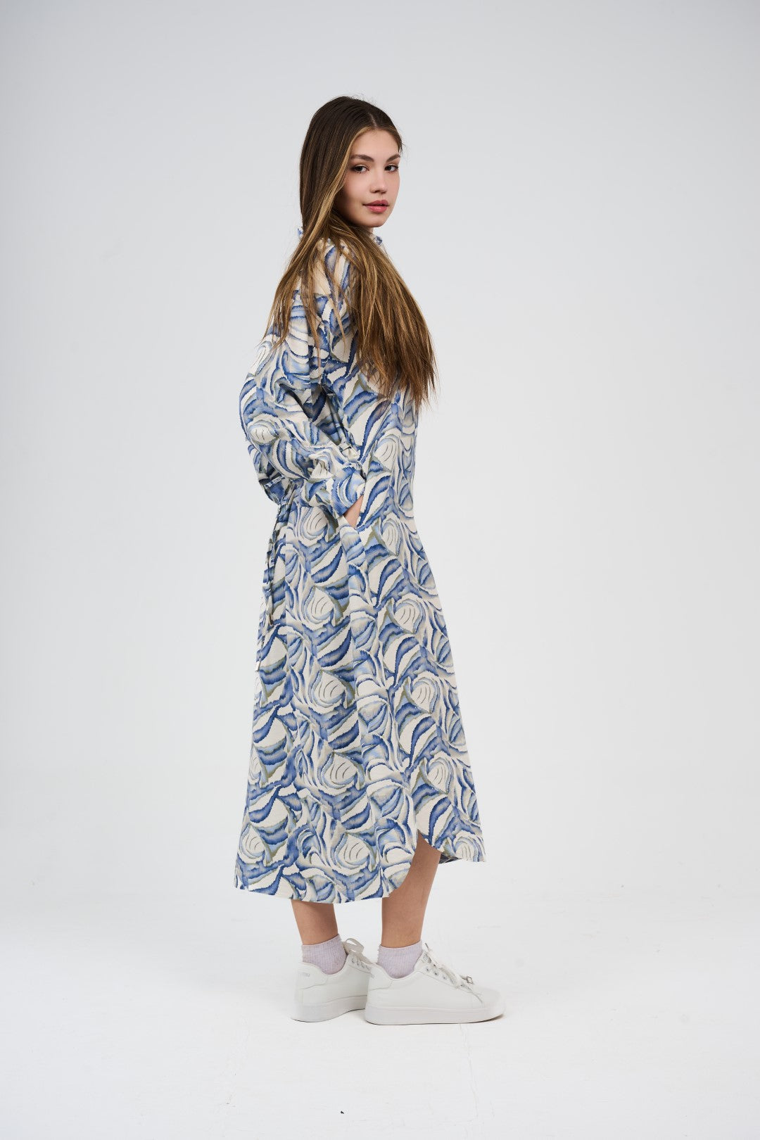 فستان قميص مطبوع بطول ميدي/ماكسي بأزرار أمامية 

