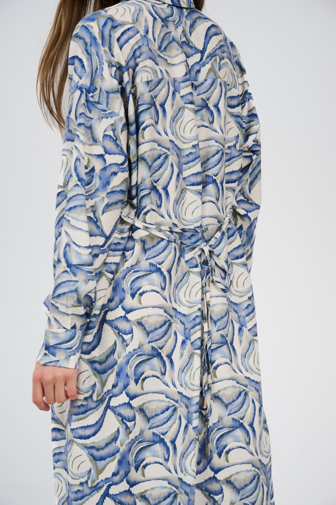 فستان قميص مطبوع بطول ميدي/ماكسي بأزرار أمامية 

