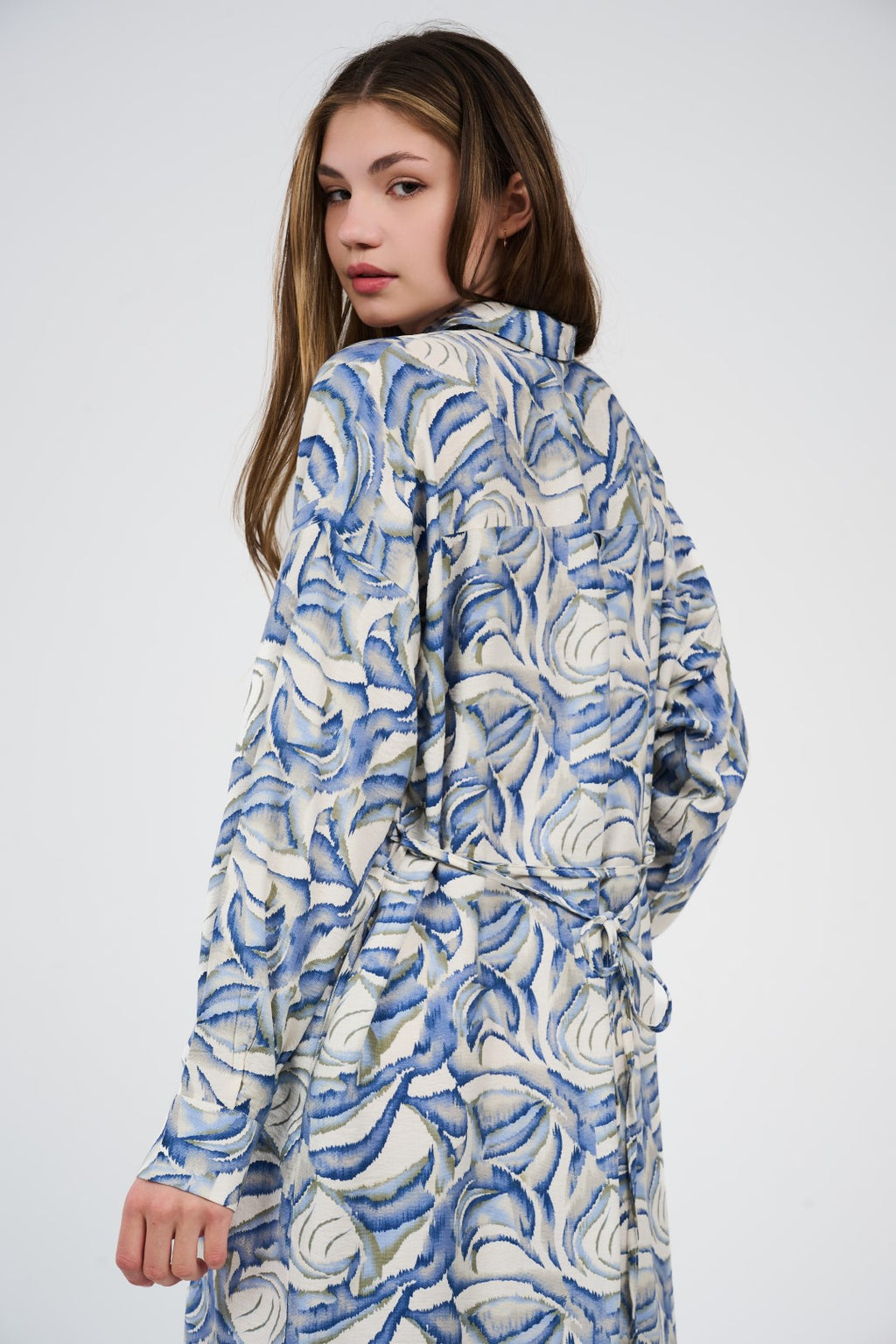 فستان قميص مطبوع بطول ميدي/ماكسي بأزرار أمامية 

