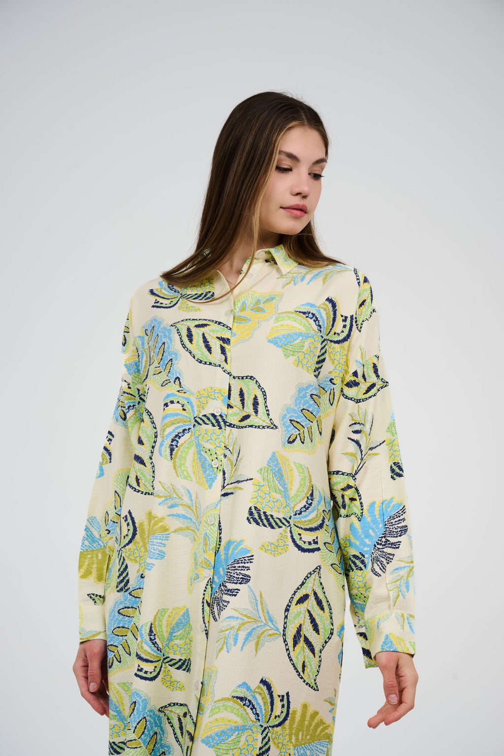 فستان قميص مطبوع بطول ميدي/ماكسي بأزرار أمامية 

