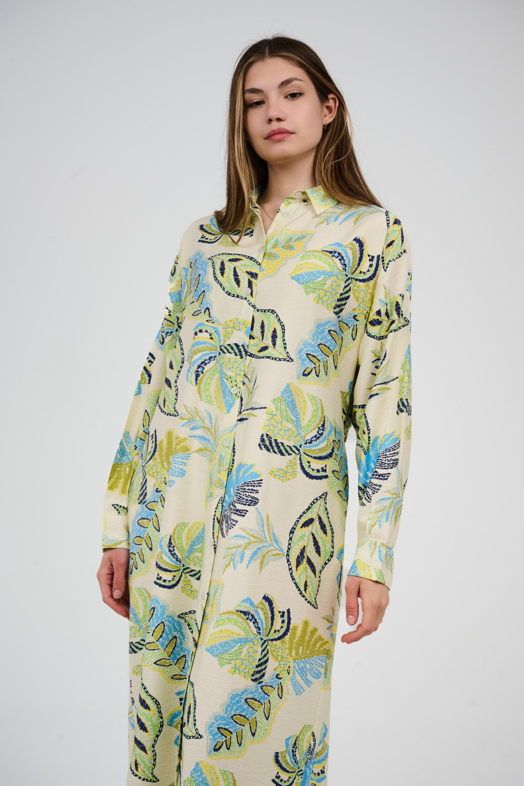 فستان قميص مطبوع بطول ميدي/ماكسي بأزرار أمامية 

