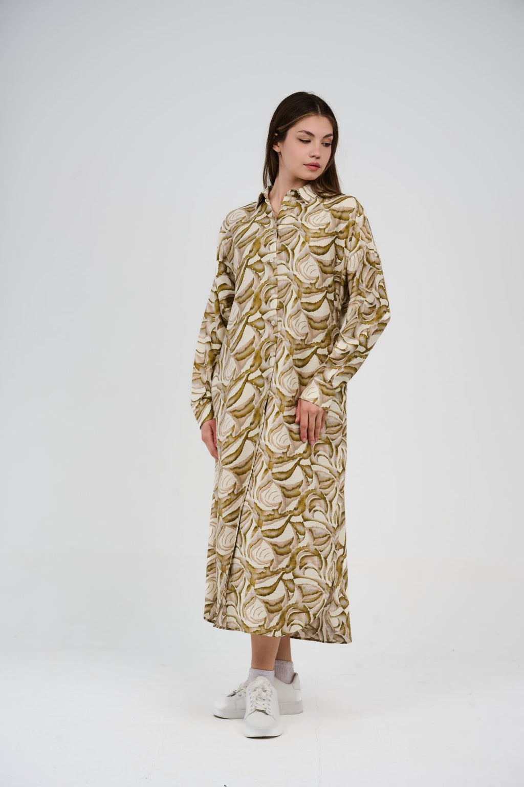 فستان قميص مطبوع بطول ميدي/ماكسي بأزرار أمامية 

