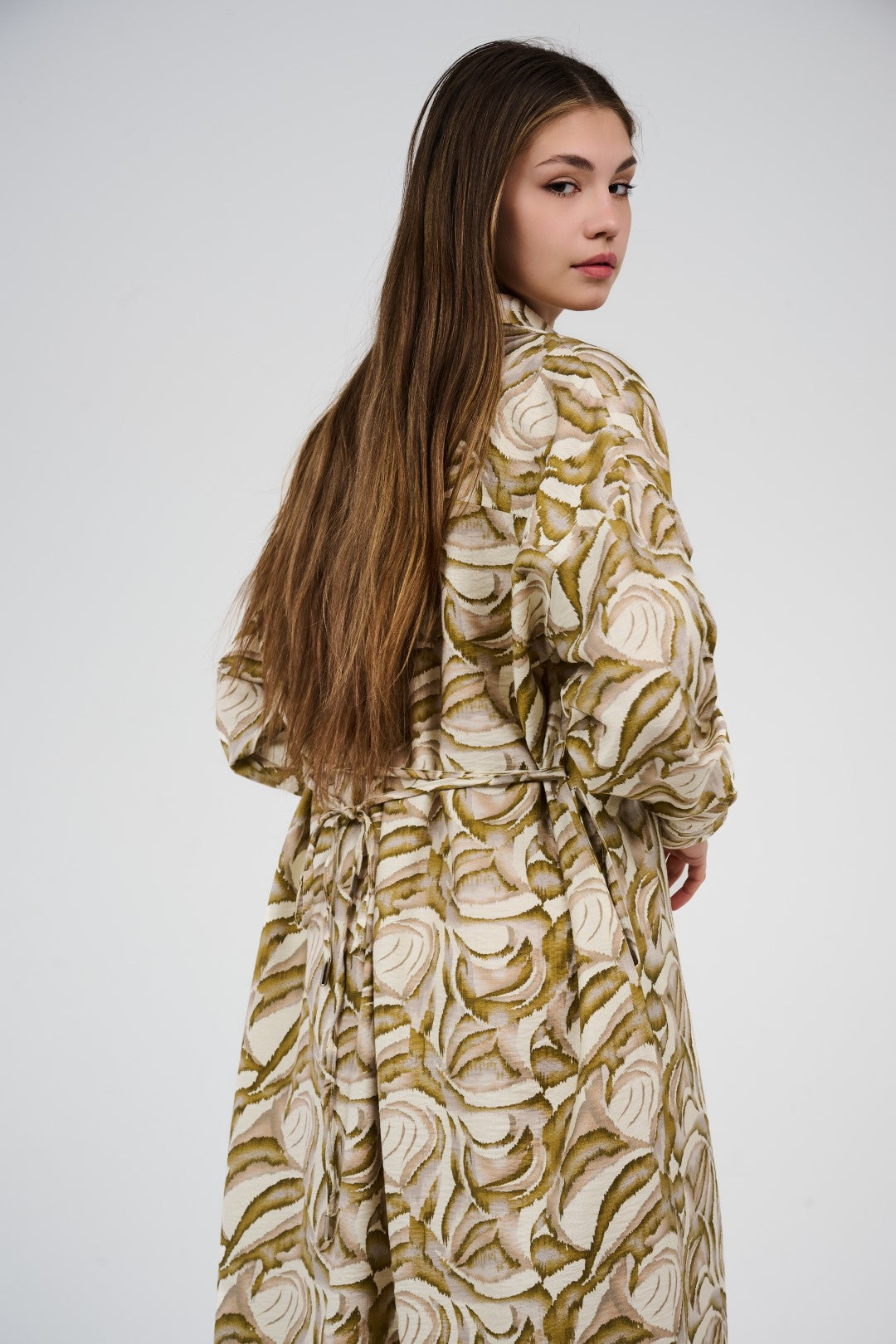 فستان قميص مطبوع بطول ميدي/ماكسي بأزرار أمامية 

