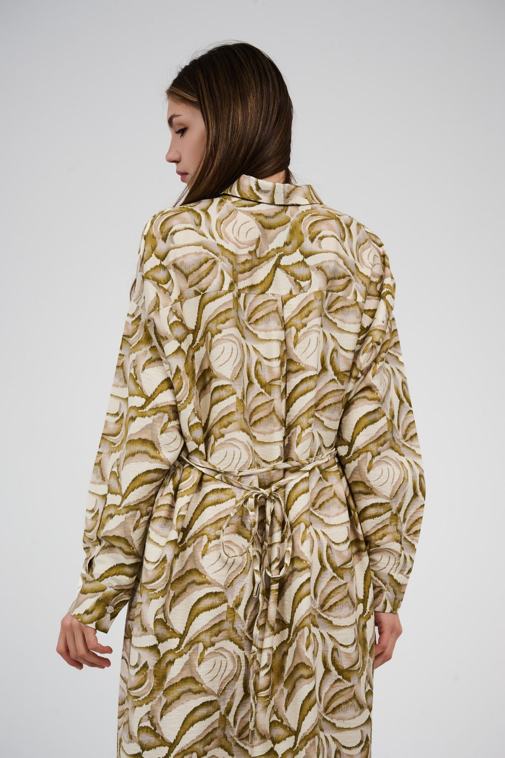 فستان قميص مطبوع بطول ميدي/ماكسي بأزرار أمامية 

