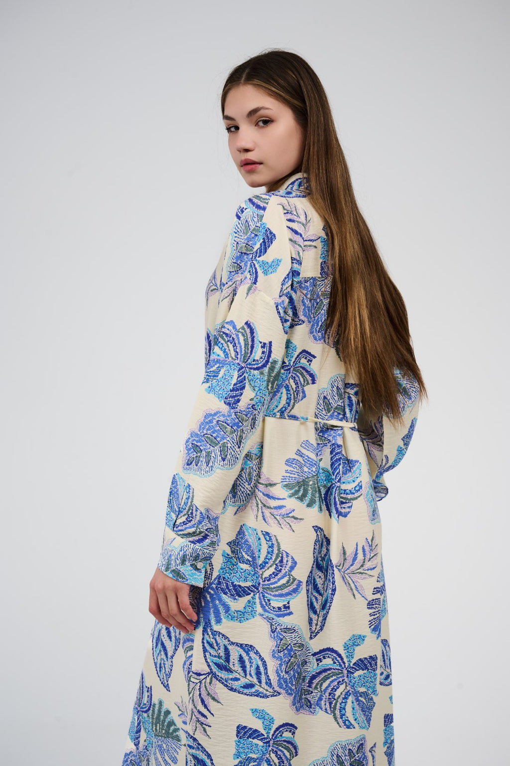 فستان قميص مطبوع بطول ميدي/ماكسي بأزرار أمامية 

