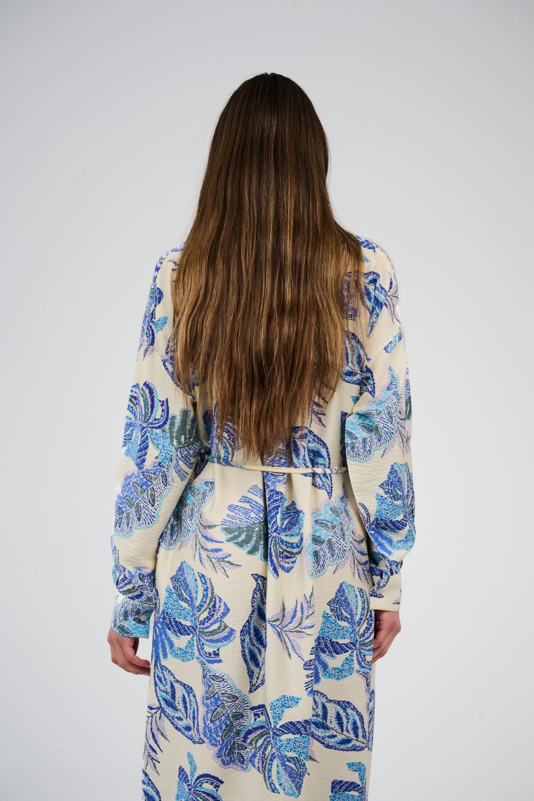 فستان قميص مطبوع بطول ميدي/ماكسي بأزرار أمامية 

