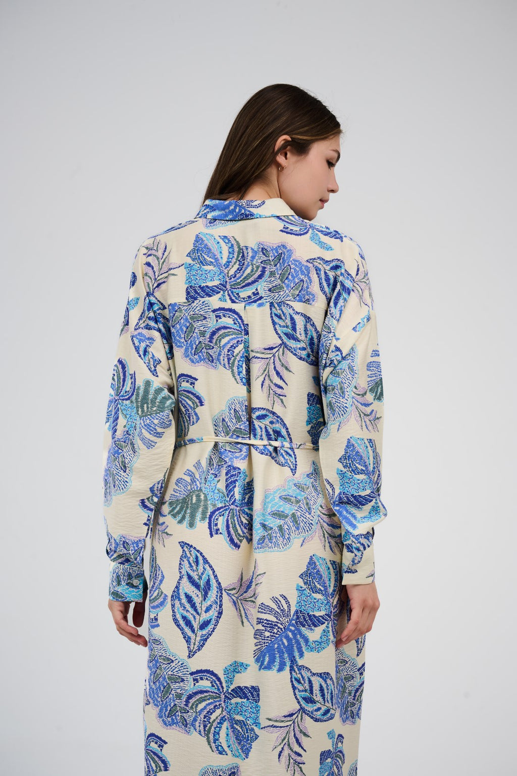 فستان قميص مطبوع بطول ميدي/ماكسي بأزرار أمامية 

