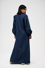 فستان ماكسي دنيم بقصة واسعة وأكمام منفوشة